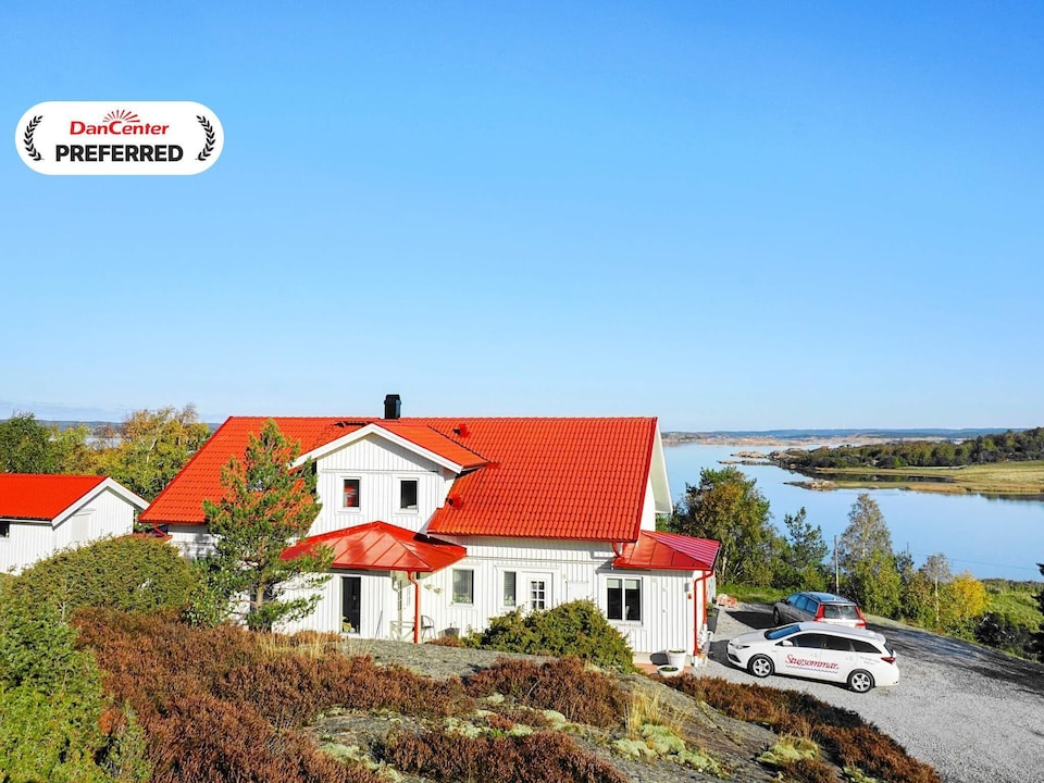 10 person holiday home in KLÖVEDAL, Tjörn