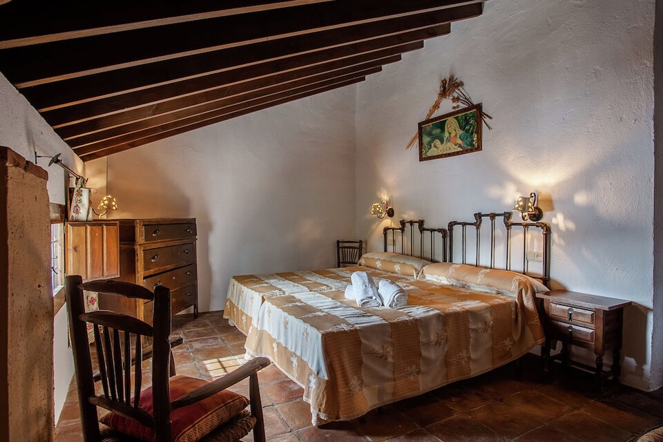 Charming Farmhouse Retreat, Algarinejo