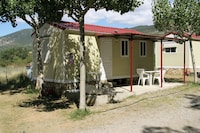 Bungalow in Pyrenees with Scenic Veranda