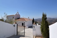 Ferienhaus in Almogía mit Bergblick