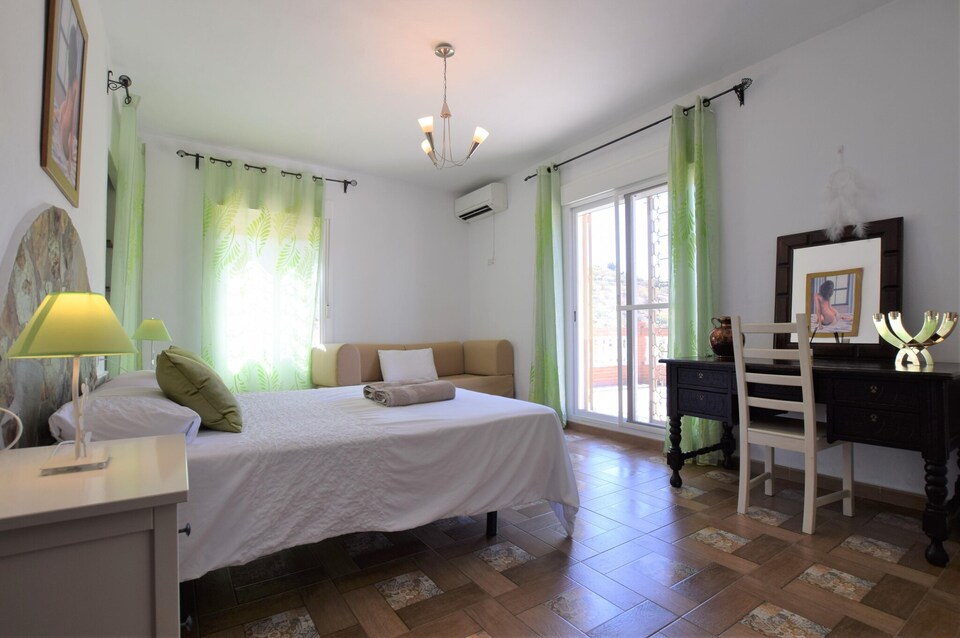 Villa Mariposa in Spain's Sunny Paradise, Arenas