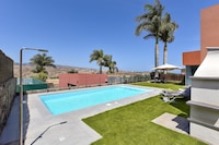 Villa in Salobre met Verwarmd Zwembad & Uitzicht