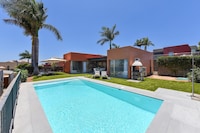 Villa in Salobre met Verwarmd Zwembad & Uitzicht