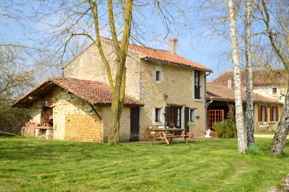 Cottage in Saint-Jean met terras, Saint-Jean-de-Sauves