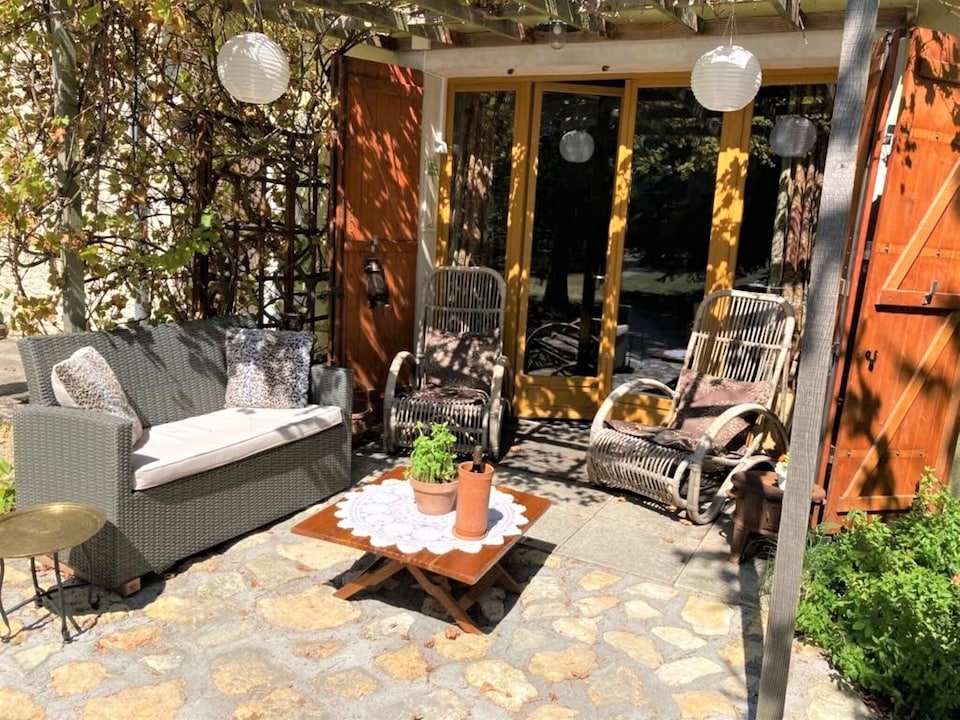 Cottage in Saint-Jean with Terrace, Saint-Jean-de-Sauves