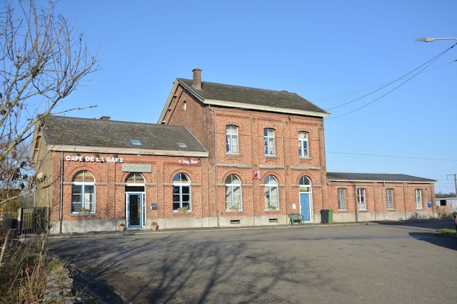 Bahnaufenthalt in den Ardennen