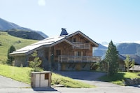 Family Chalet w/ Fireplace