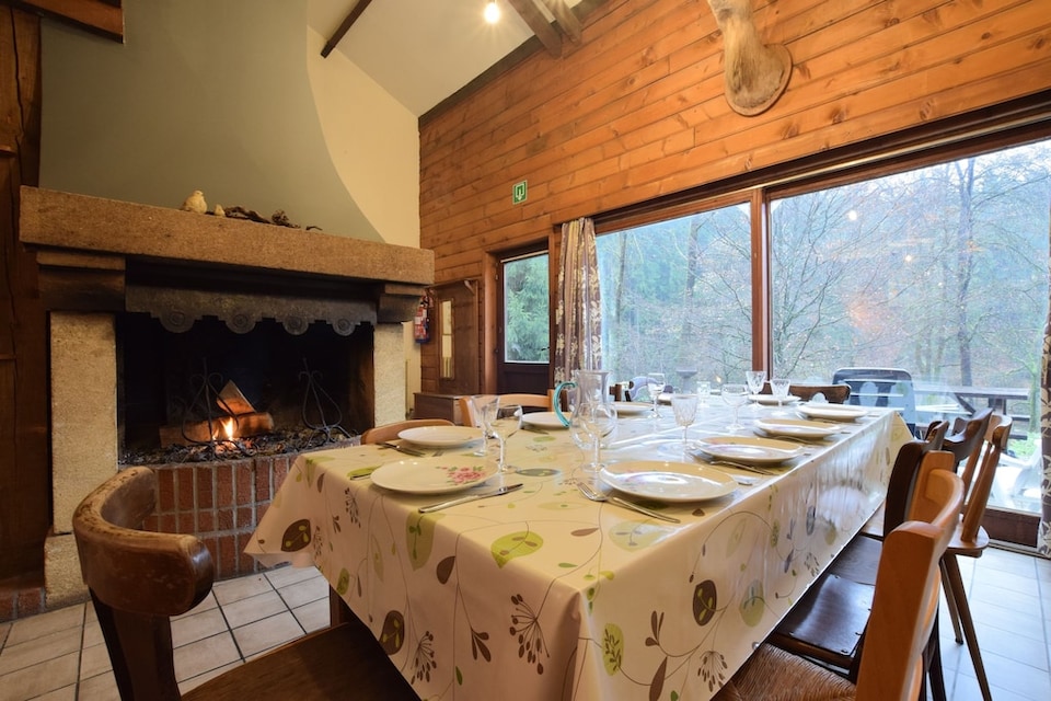Casa en Noirefontaine con estanque de pesca, Bouillon
