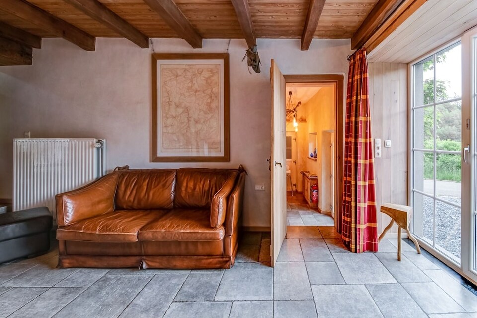 Riverside Villa with Charm, Léglise