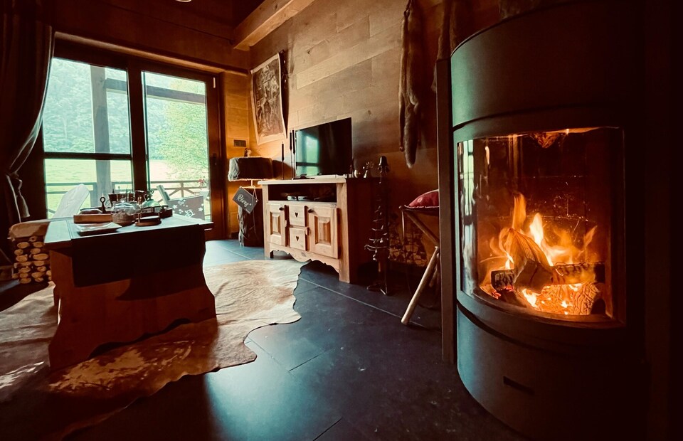 Romantic Villa with Spa, Saint-Hubert