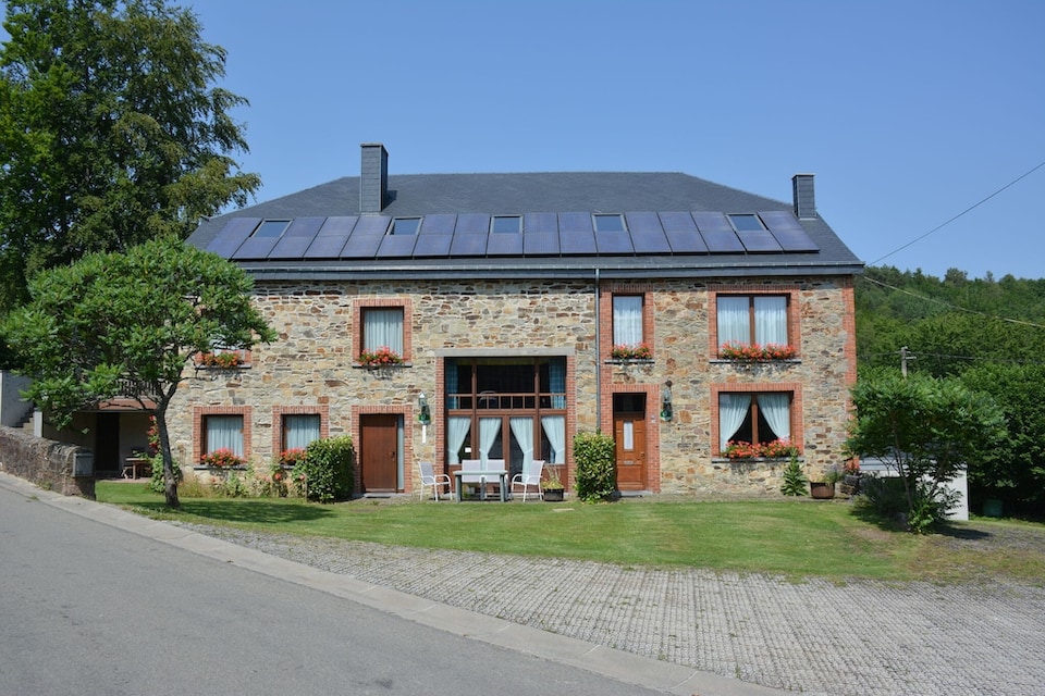 Vintage huis met huisdieren, Daverdisse