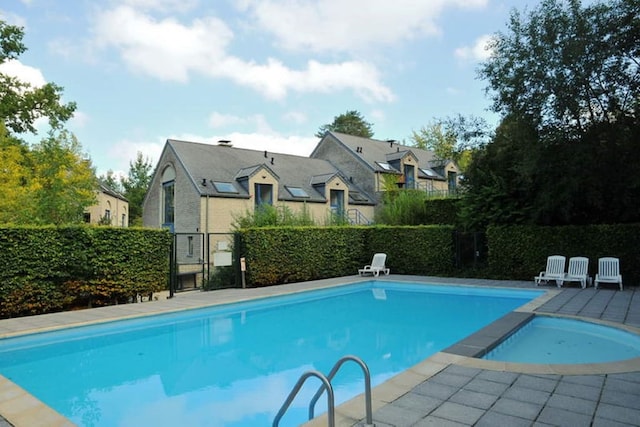 Modernes Apartment mit Mikrowelle