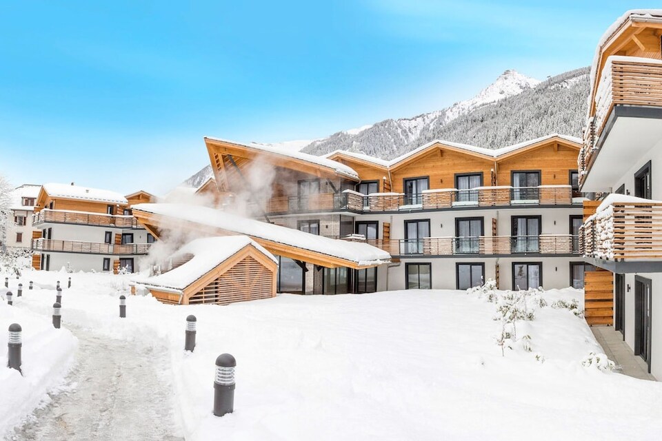 Apartment in France with Heated Pool & Wellness, Chamonix-Mont-Blanc