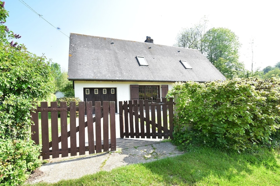 Bungalow in France near Castle & Hiking Trails, Saint-Pierre-le-Vieux