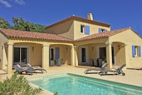 Contemporary villa with pool