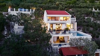 Villa in Makarska mit Infinity-Pool & Aussicht