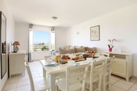 Spacious Apt Near the Beach