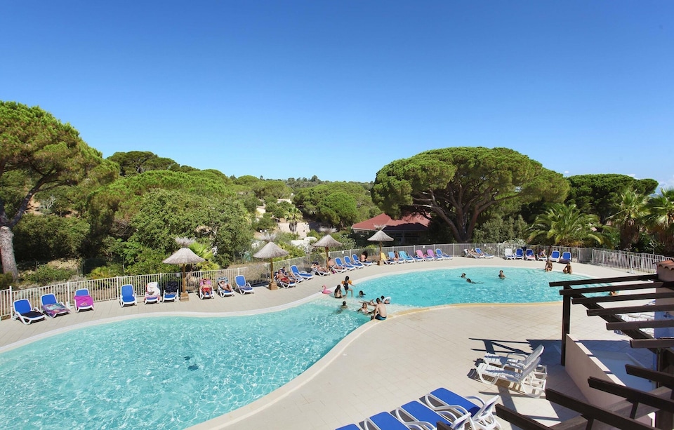 Appartement in Saint-Aygulf met Zwembad, Fréjus
