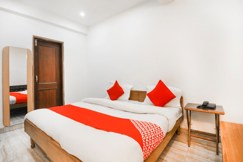 OYO 71630 White Home Atay, Noida Industrial Area Mamura, Noida