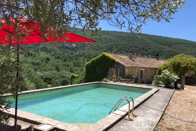 Ferienhaus in Lacoste mit Pool