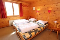 Chalet in Wiler nahe Skilift & Aussicht
