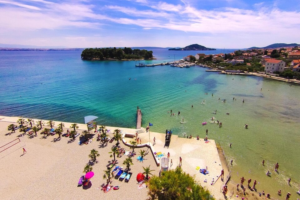 Apartamento en Ugljan con piscina y playa, Preko