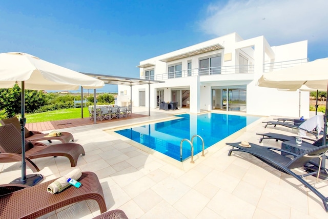 Villa in Tersanas mit Meerblick und Pool