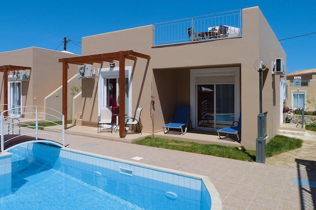 Villa in Nopigia mit Gemeinschaftspool