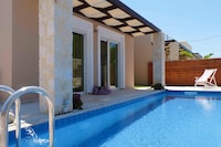 Villa in Nopigia mit Gemeinschaftspool