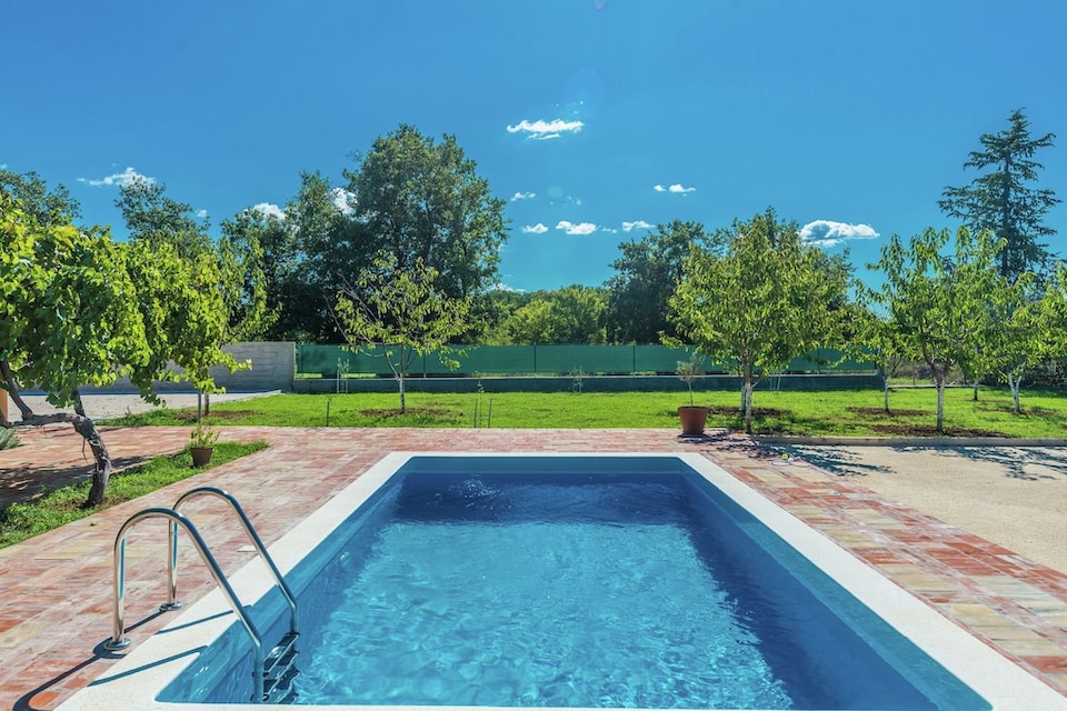 Ferienhaus in Zemunik Donji mit Pool, Zemunik Donji