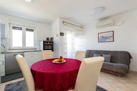 Acogedor Apartamento en Malinska cerca del Mar