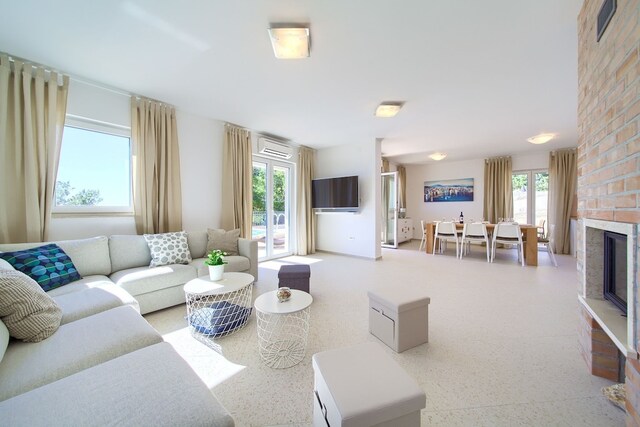 Villa in Cres mit Meerblick und Pool, Cres
