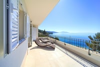 Villa in Cres mit Meerblick und Pool