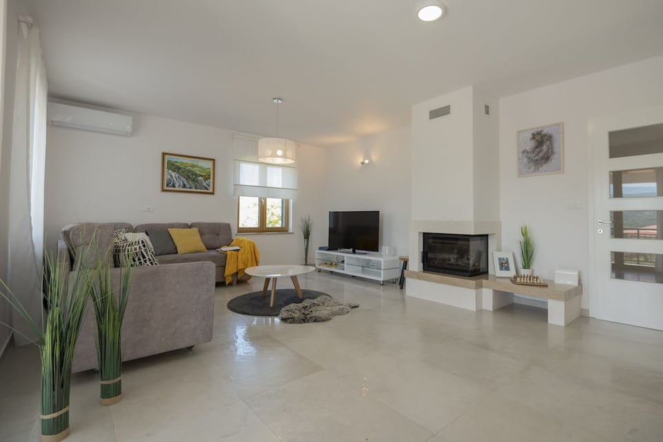 Villa in Croatia with Panoramic View, Glavina Donja