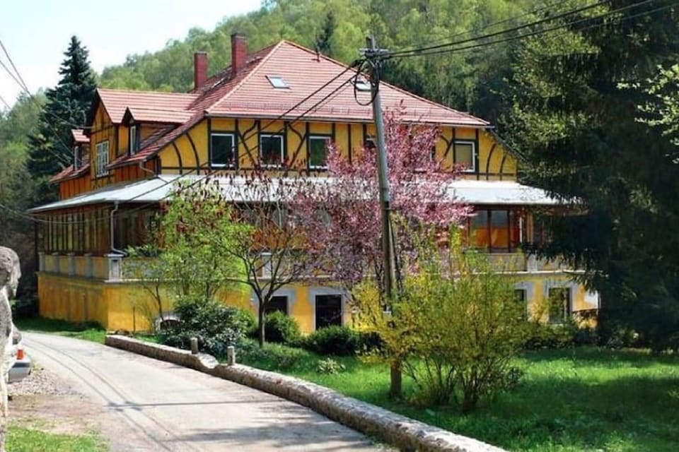 Villa Rotschoenberg im Tal der Freiberger Mulde, Großschirma