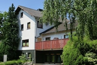 casa di gruppo che accetta cani in Assia con giardino
