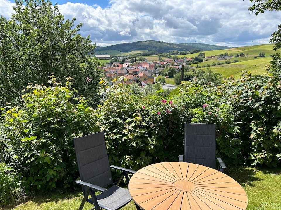 Holiday home in the Knüllgebirge with balcony, Neuenstein