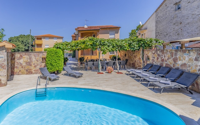 Villa in Peroj met Zwembad bij Strand