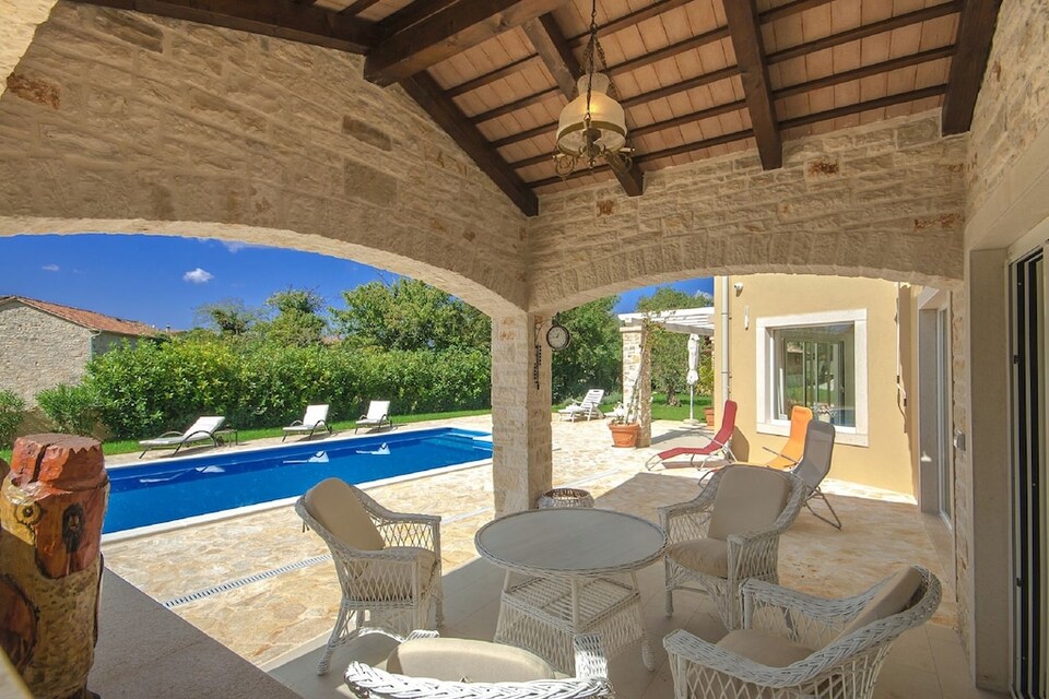 Ruhige Villa in Sveti Lovrec mit Swimmingpool, Sveti Lovreč