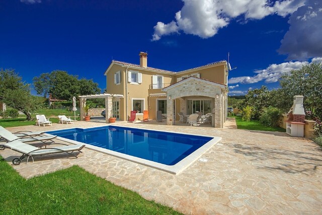 Ruhige Villa in Sveti Lovrec mit Swimmingpool, Sveti Lovreč