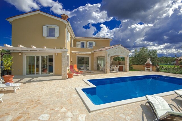Ruhige Villa in Sveti Lovrec mit Swimmingpool, Sveti Lovreč