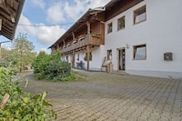 Appartement in Neukirchen met skiën en zwembad