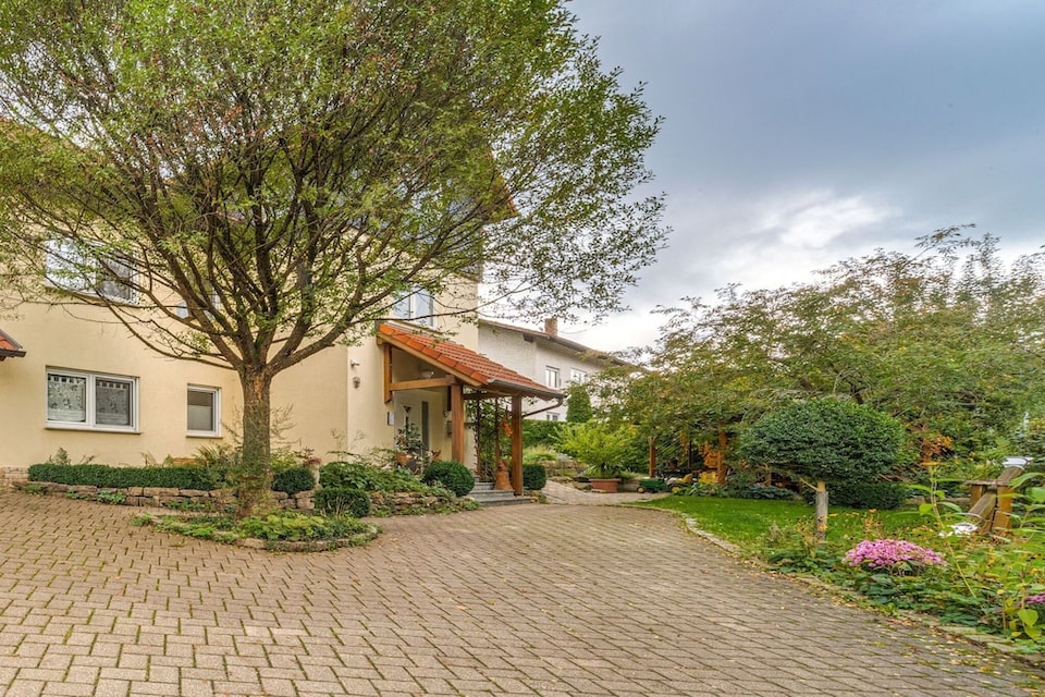 Ruim appartement met barbecue, Marktrodach