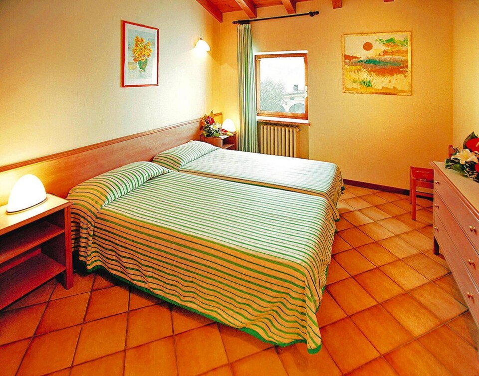 Residence La Filanda in Costermano with pool, Costermano