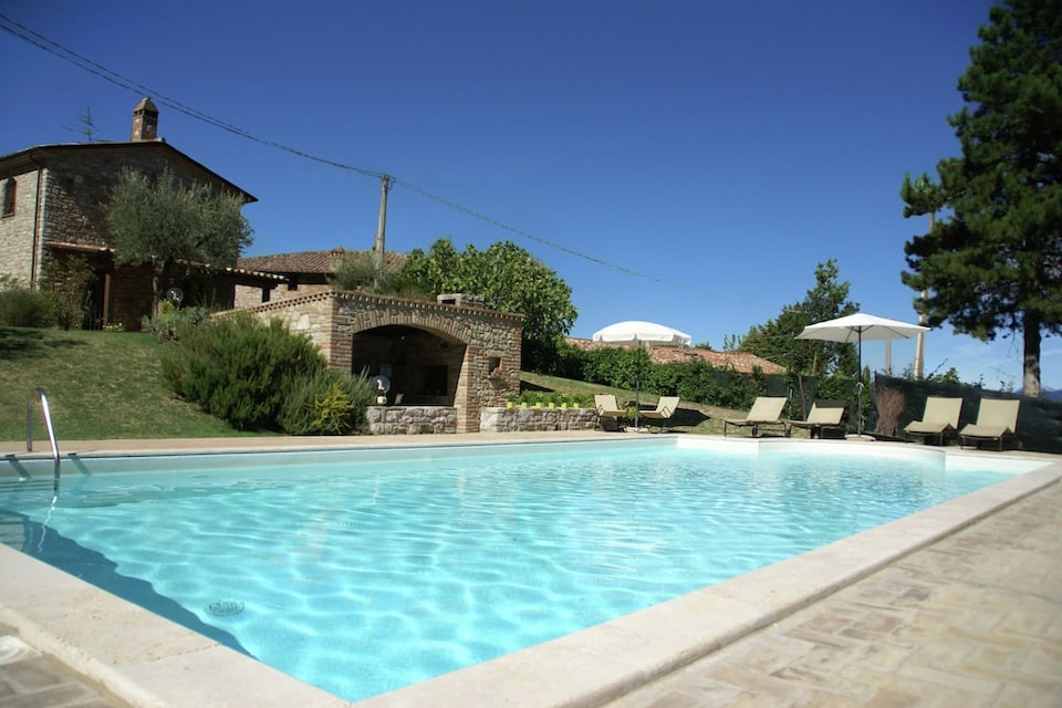 Villa en Umbertide con Piscina y Jardín, Umbertide