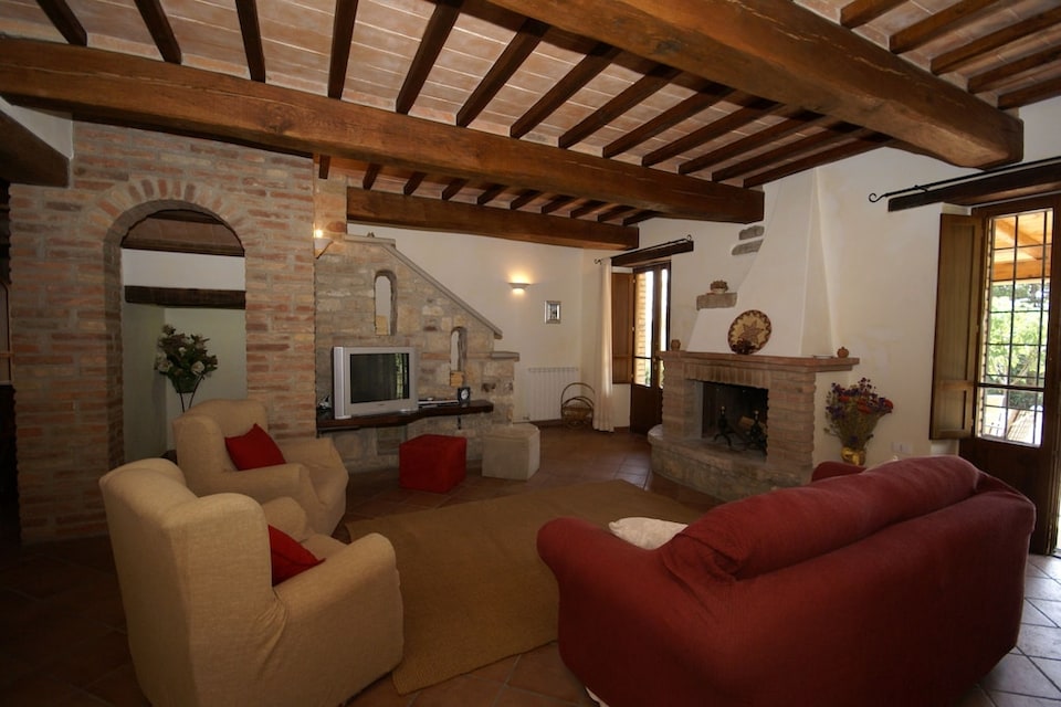 Villa en Umbertide con Piscina y Jardín, Umbertide