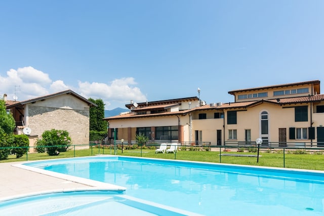 Appartement in Salò met zwembad en olijfgaard, Salò