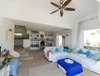 Moderne Villa mit privatem Pool