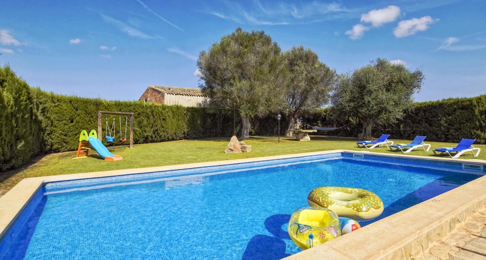 Farmhouse in Mallorca with Pool & Views, Vilafranca de Bonany
