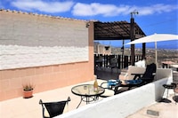 Casa Sandra con terraza privada y vistas al mar